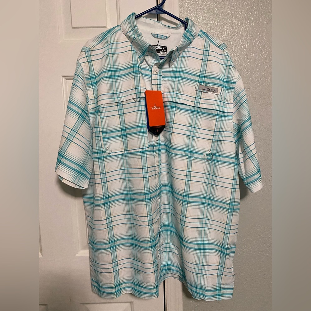 Short sleeve moisture wicking shirt